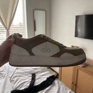 Alo yoga shoe